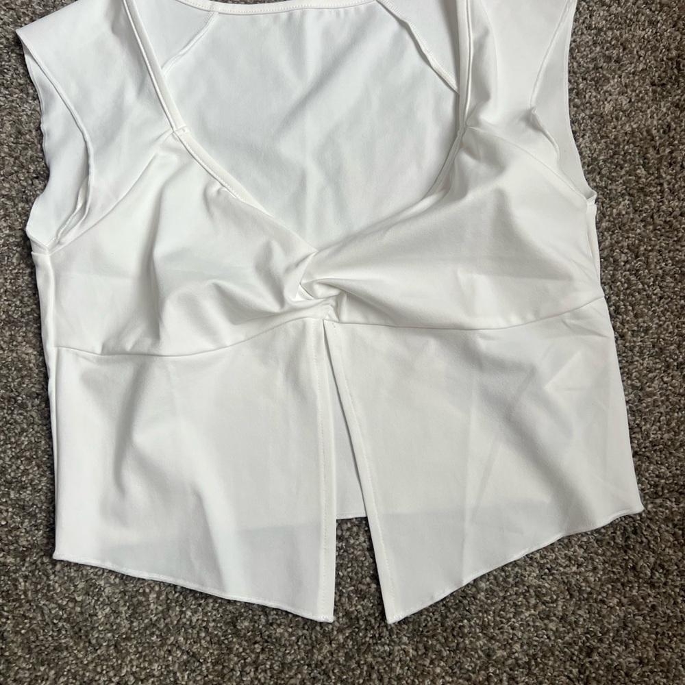 HALARA White Twist Front Crop Top